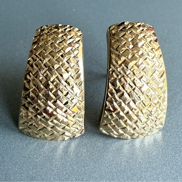 Italian 14k Solid Yellow Gold Diamond Cut EtchedVintage Earrings Signe…